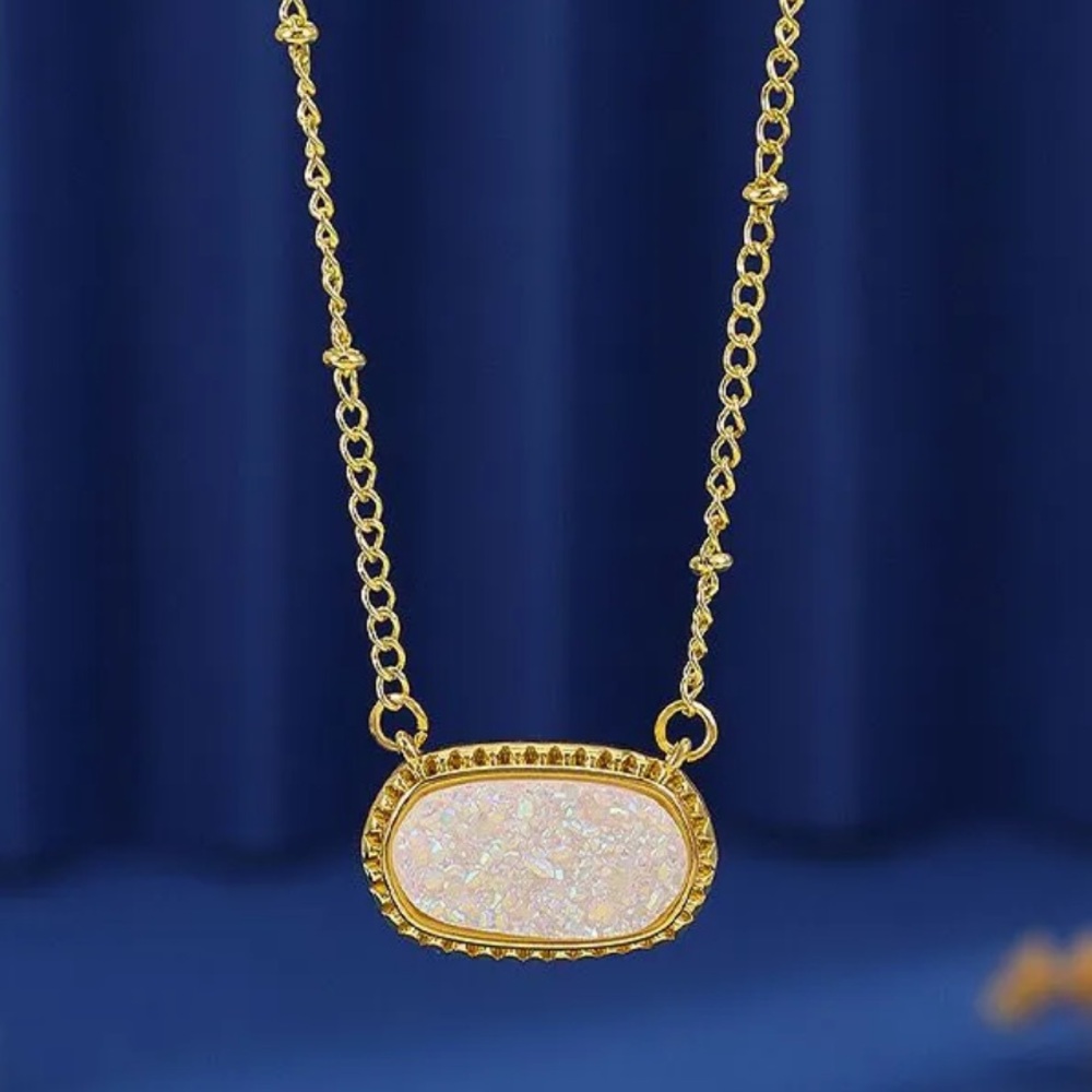 Elegant Gold and Pink Pendant Necklace